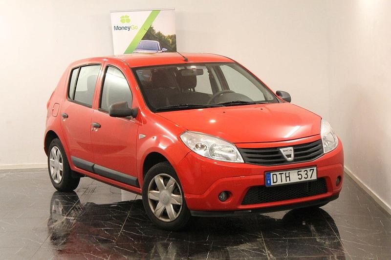 Röd Begagnad 2012 Dacia Sandero Halvkombi | 39 900 kr - Bild 1/4