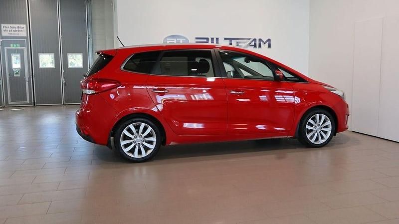 Begagnad Kia Carens 116 HK (85 kW) 2014 Röd Minibuss