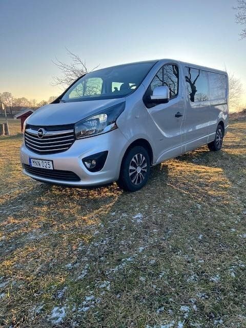 Grå Begagnad 2017 Opel Vivaro Van | 140 000 kr (Marknadspris) - Bild 1/4