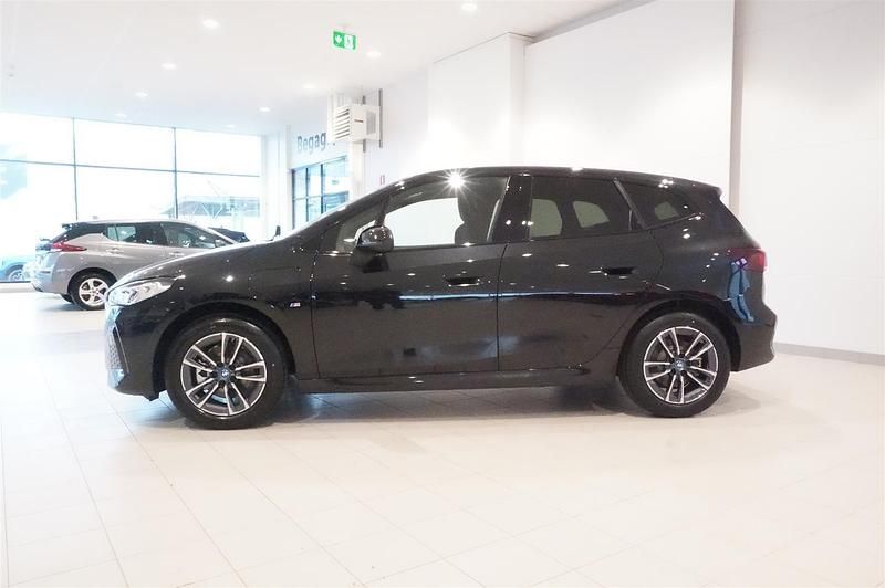 Ny BMW 225 Active Tourer M Sport 245 HK (180 kW) 2025 Svart Minibuss