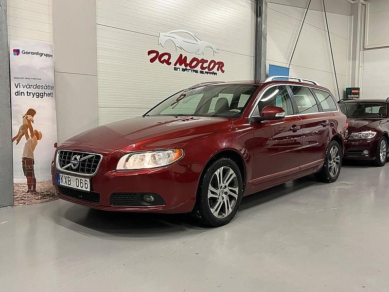 Röd Begagnad 2010 Volvo V70 Summum Kombi | 64 900 kr (Marknadspris) - Bild 1/4