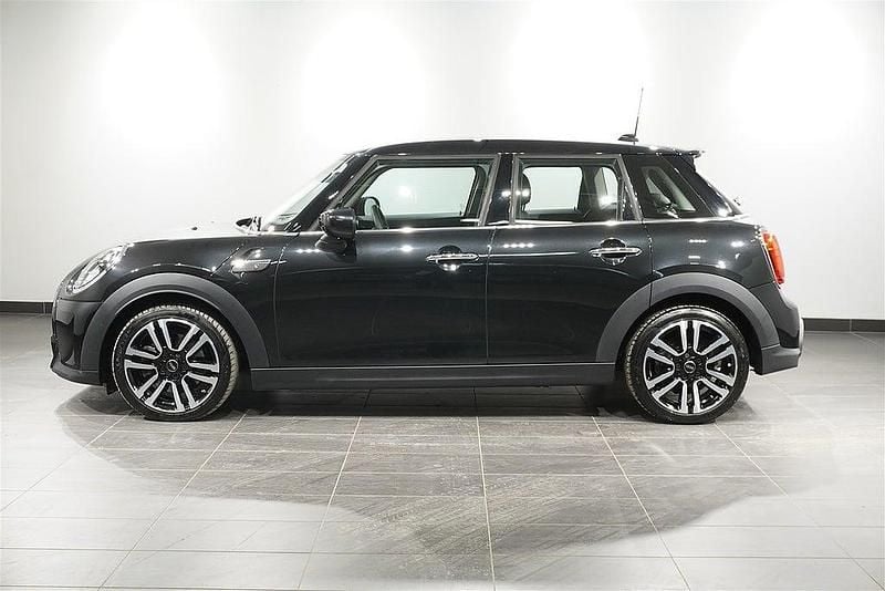 Begagnad Mini Cooper 178 HK (130 kW) 2022 Midnight black ii Halvkombi