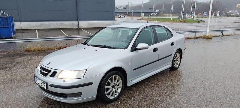 Silvrig Begagnad 2005 Saab 9-3 Sedan | 27 000 kr - Bild 1/4