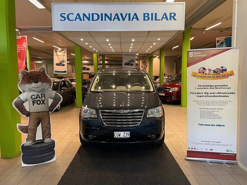 Mörkblå Begagnad 2008 Chrysler Town & Country Minibuss | 179 900 kr - Bild 1/4