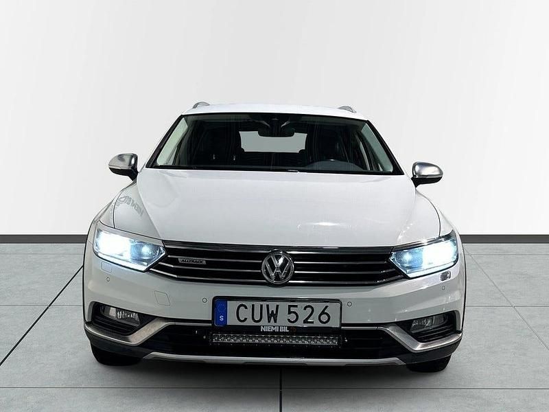 Begagnad VW Passat Alltrack 190 HK (139 kW) 2018 Vit Kombi