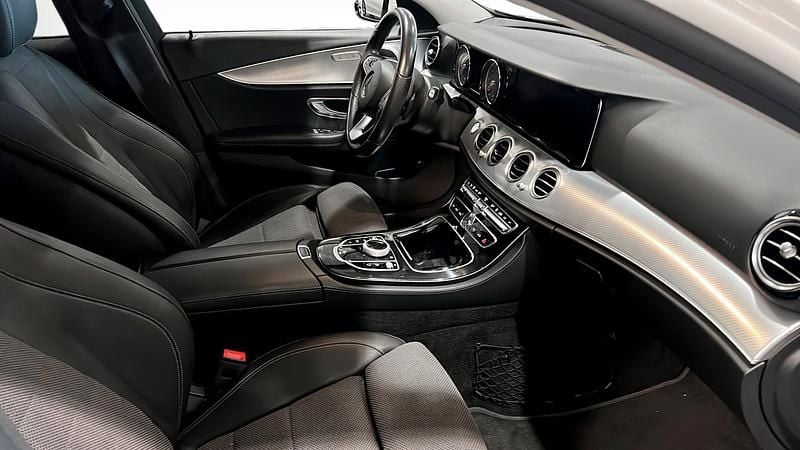 Begagnad Mercedes E220 194 HK (142 kW) 2018 Vit (white) Kombi