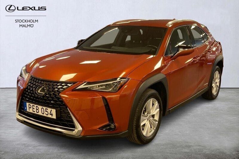 Orange Begagnad 2021 Lexus UX 250h SUV | 294 000 kr (Marknadspris) - Bild 1/4