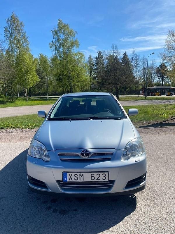 Begagnad 2006 Toyota Corolla Halvkombi | 33 000 kr (Marknadspris) - Bild 1/4