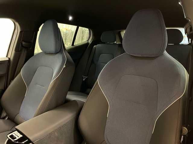 Begagnad Volvo EX30 Plus 202 kW (275 HK) 2025 Vit SUV