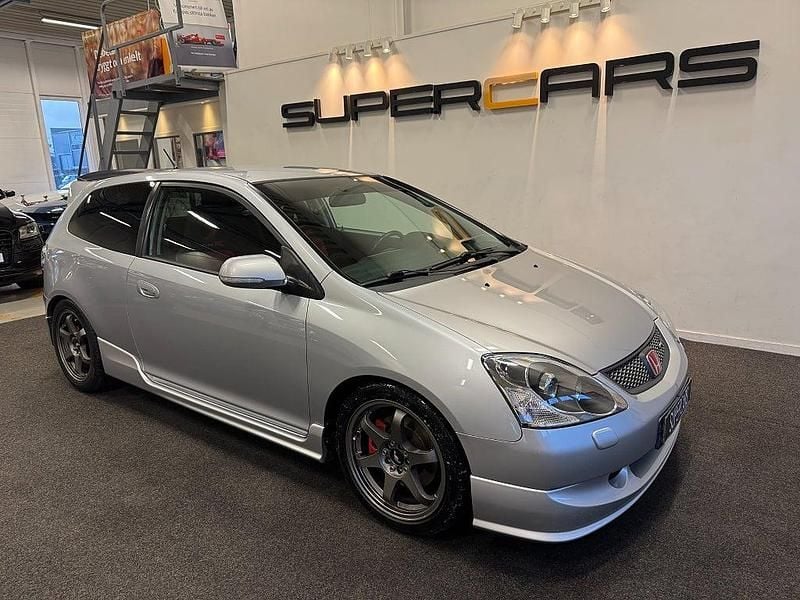 Begagnad Honda Civic Type R 200 HK (147 kW) 2004 Silver Halvkombi