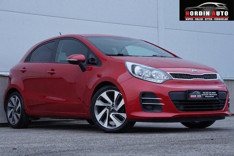 Röd Begagnad 2015 Kia Rio Halvkombi | 114 900 kr (Marknadspris) - Bild 1/4