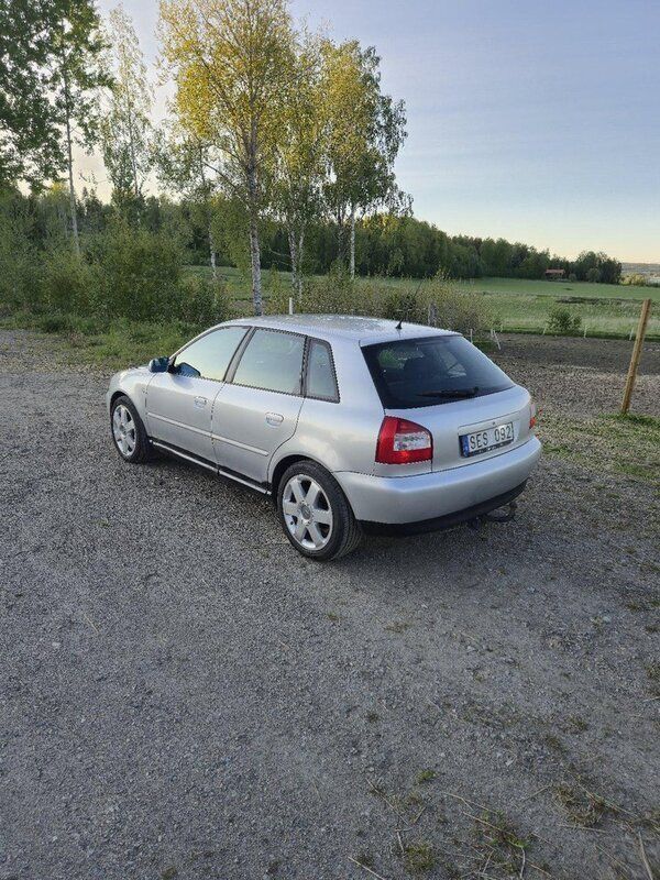 Silver Begagnad 2001 Audi A3 Halvkombi | 25 000 kr - Bild 1/4