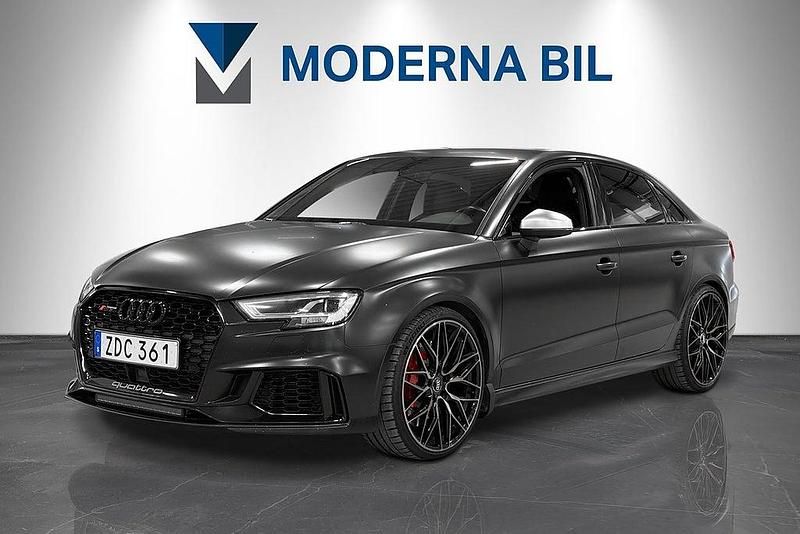 Svart Begagnad 2017 Audi RS3 Comfort Sedan | 439 400 kr (Marknadspris) - Bild 1/4