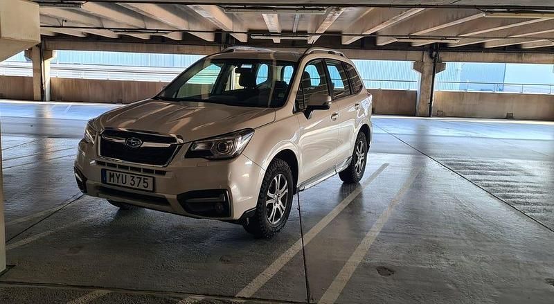 Begagnad Subaru Forester 150 HK (110 kW) 2016 Vit pärlemor SUV
