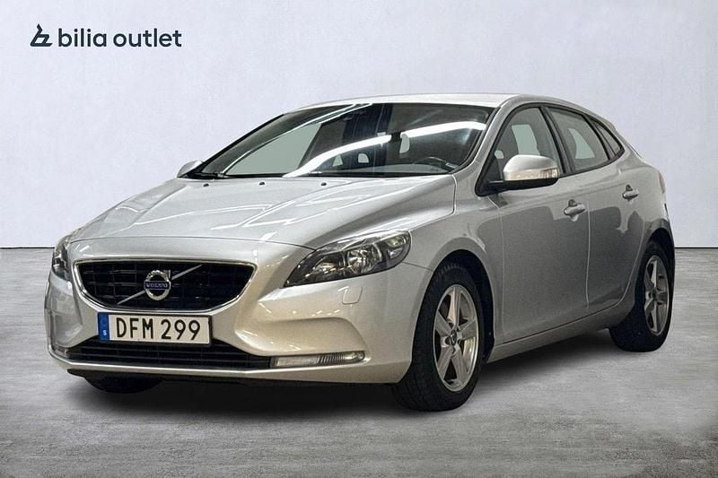 Silver Begagnad 2014 Volvo V40 Halvkombi | 84 900 kr (Marknadspris) - Bild 1/3