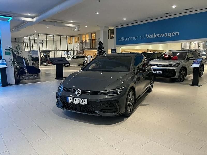 Grå Ny 2026 VW Golf VIII | 480 300 kr - Bild 1/4