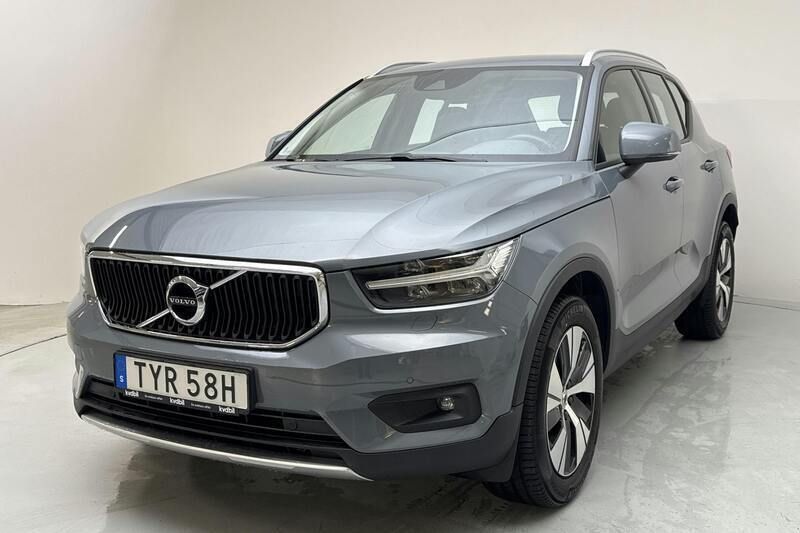 Grå Begagnad 2021 Volvo XC40 SE SUV | 286 000 kr - Bild 1/4