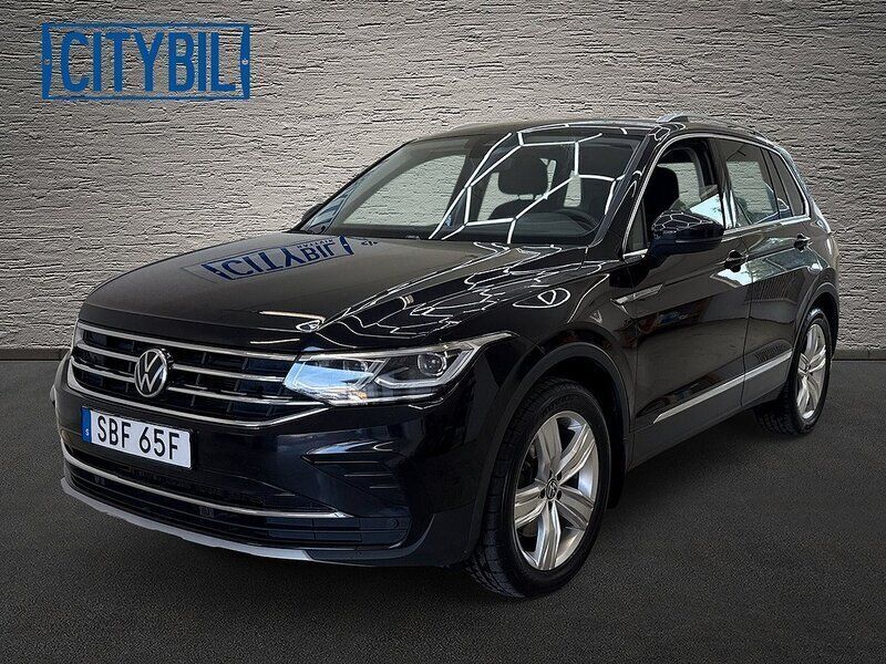 Svart Begagnad 2020 VW Tiguan SUV | 274 900 kr (Marknadspris) - Bild 1/4
