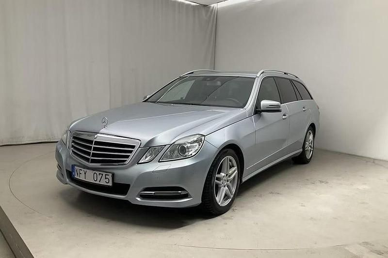 Silver Begagnad 2013 Mercedes E300 Kombi | 119 800 kr - Bild 1/4