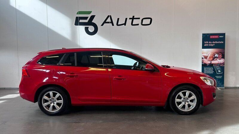 Röd Begagnad 2011 Volvo V60 Momentum Kombi | 79 900 kr (Bra pris) - Bild 1/4