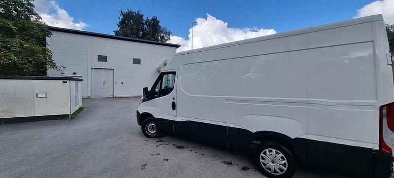 Vit Begagnad 2018 Iveco Daily Van | 194 500 kr (Bra pris) - Bild 1/2
