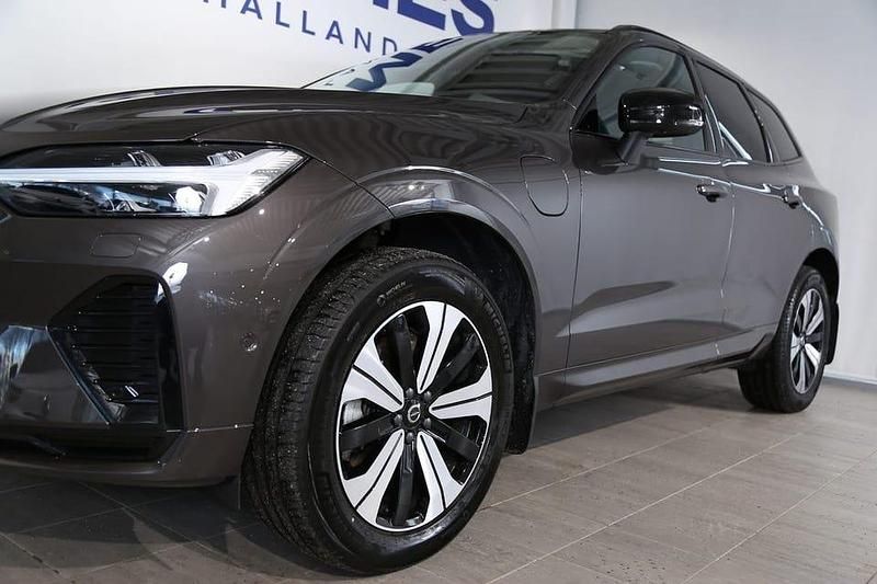 Begagnad Volvo XC60 Plus 355 HK (261 kW) 2025 Grå SUV