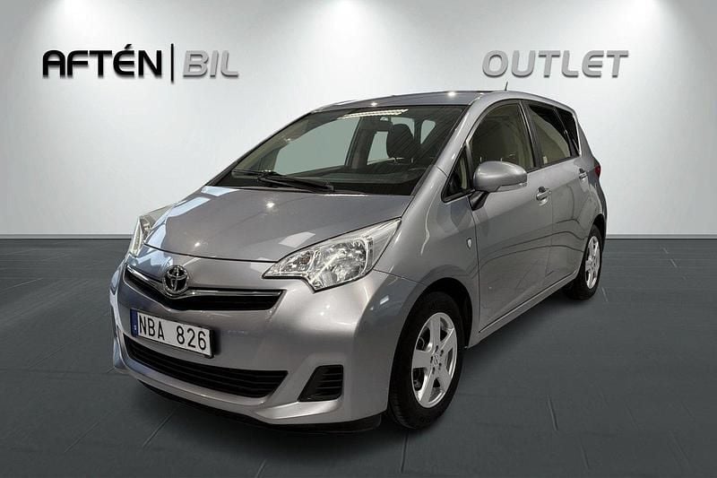 Ljusblå Begagnad 2012 Toyota Verso-S Minibuss | 89 900 kr (Marknadspris) - Bild 1/3