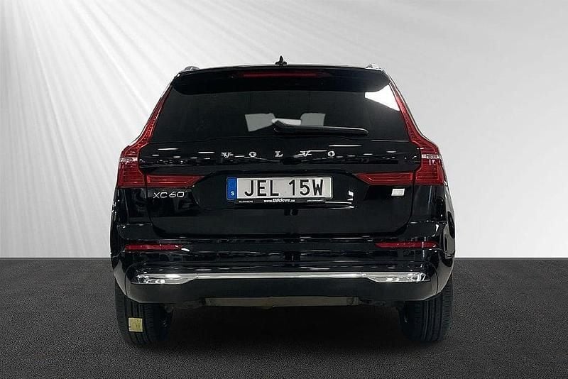Begagnad Volvo XC60 Core 253 HK (186 kW) 2023 Svart SUV