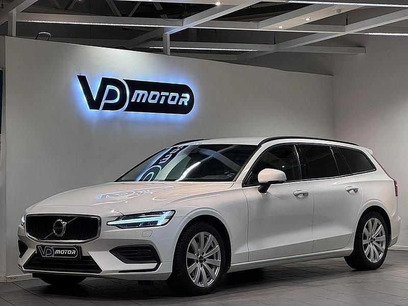 Vit Begagnad 2018 Volvo V60 Momentum Kombi | 184 700 kr (Dyr) - Bild 1/4
