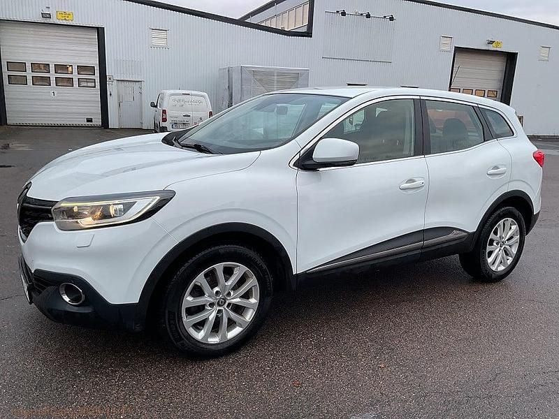 Vit Begagnad 2017 Renault Kadjar SUV | 76 500 kr (Bra pris) - Bild 1/4