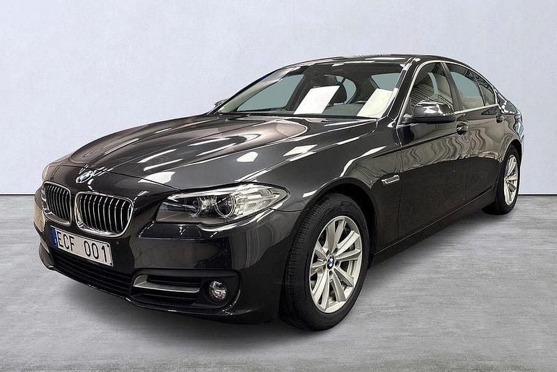 Grå Begagnad 2013 BMW 520 Sedan | 214 500 kr (Lite dyr) - Bild 1/4