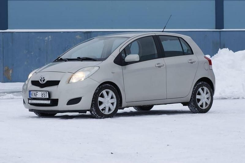 Ljusbrun Begagnad 2009 Toyota Yaris | 35 000 kr (Marknadspris) - Bild 1/4