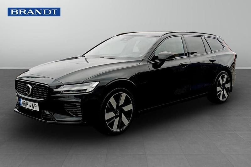 Svart Begagnad 2025 Volvo V60 Ultra Kombi | 579 900 kr - Bild 1/4
