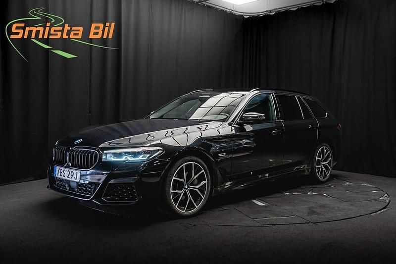 Svart Begagnad 2022 BMW 530 M Sport Kombi | 328 900 kr - Bild 1/3