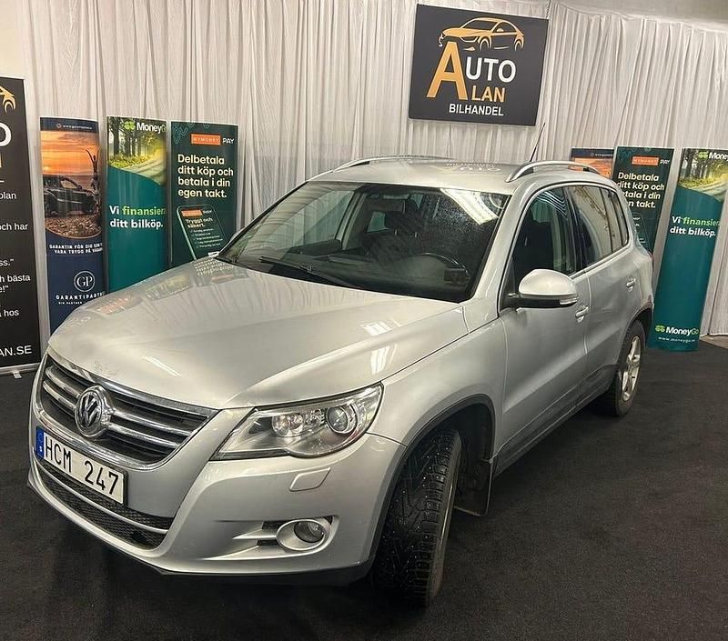 Silver Begagnad 2008 VW Tiguan Sportline SUV | 39 900 kr (Lite dyr) - Bild 1/4