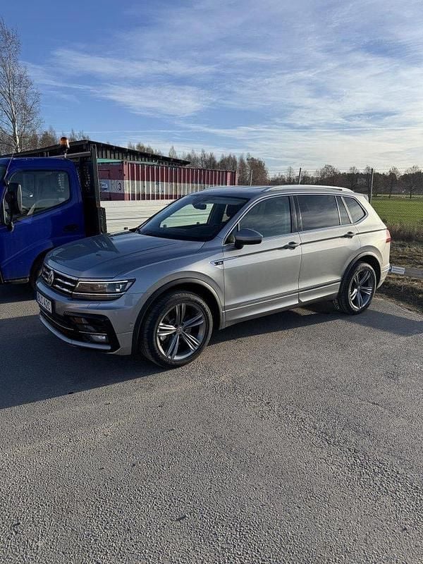 Silver Begagnad 2020 VW Tiguan Allspace R-line SUV | 235 000 kr (Marknadspris) - Bild 1/1