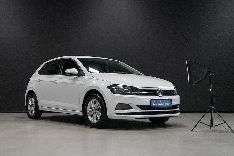 Vit (pure white) Begagnad 2020 VW Polo Halvkombi | 195 000 kr (Marknadspris) - Bild 1/4