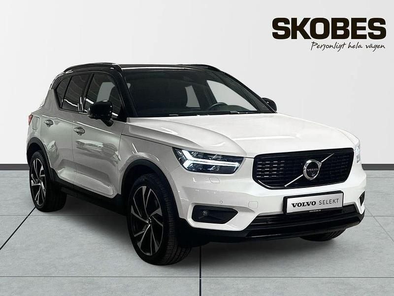 Vit Begagnad 2018 Volvo XC40 R-Design SUV | 299 400 kr (Marknadspris) - Bild 1/3