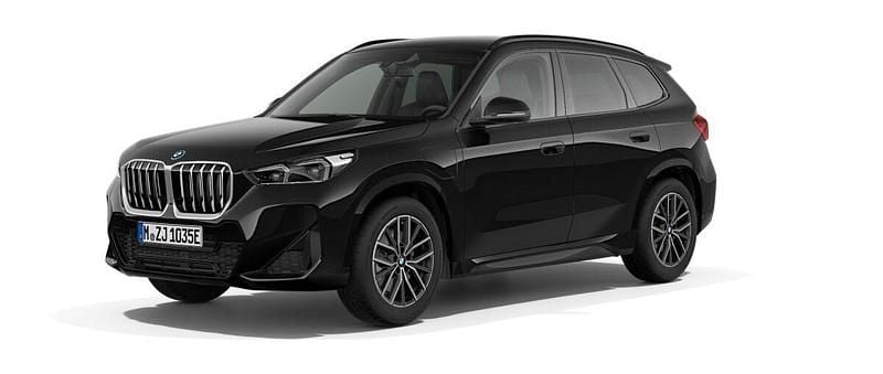 Svart Ny 2025 BMW X1 Comfort Edition SUV | 634 400 kr (Dyr) - Bild 1/4