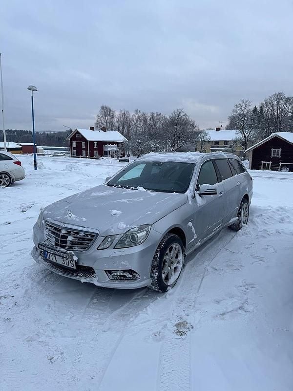 Silver Begagnad 2010 Mercedes E350 AMG Kombi | 79 000 kr (Marknadspris) - Bild 1/4