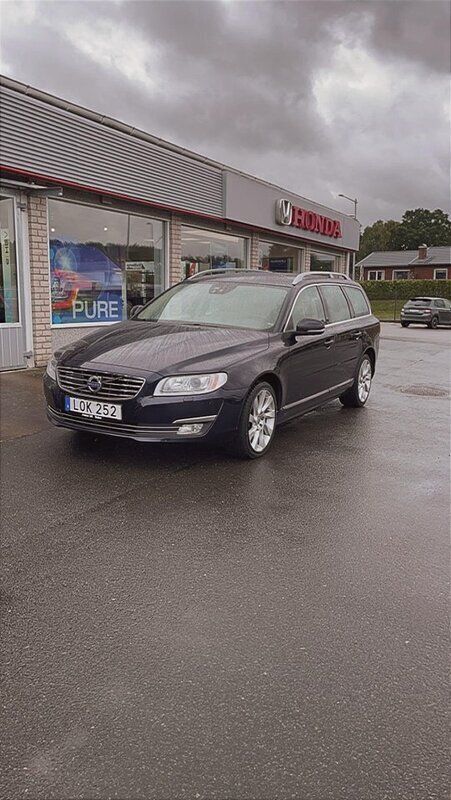 Blå Begagnad 2016 Volvo V70 Standard Kombi | 142 000 kr (Marknadspris) - Bild 1/4