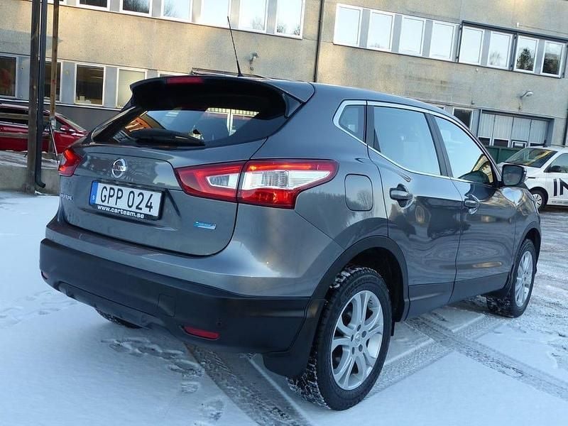Begagnad Nissan Qashqai 110 HK (80 kW) 2015 Grå metallic SUV