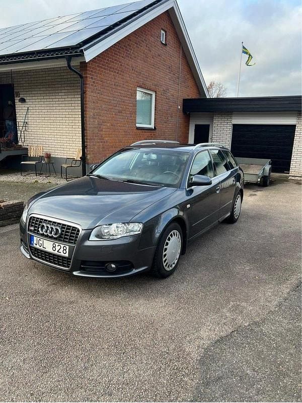 Grå Begagnad 2007 Audi A4 Comfort Kombi | 35 000 kr (Marknadspris) - Bild 1/4