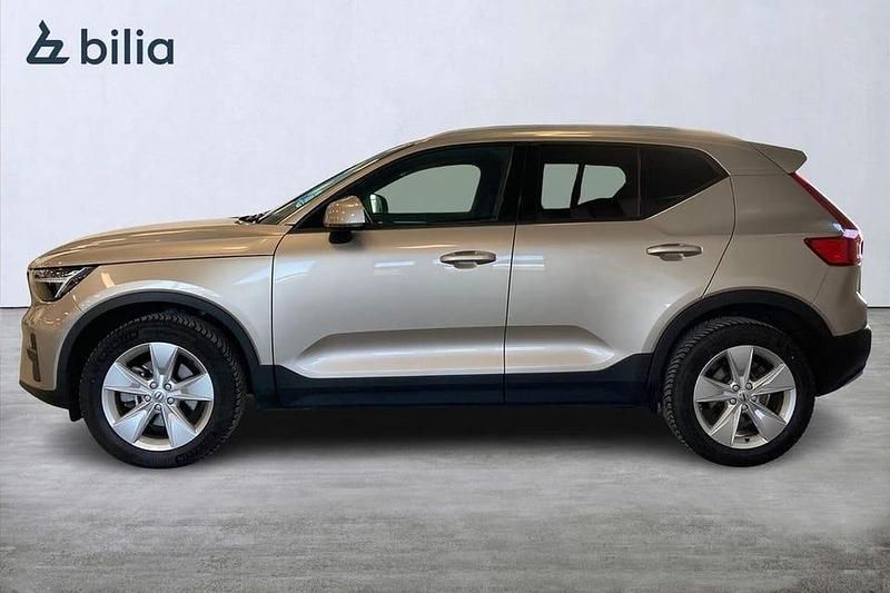 Begagnad Volvo XC40 Core 200 HK (147 kW) 2023 Grå SUV