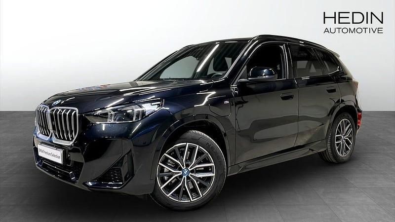 Svart Begagnad 2025 BMW X1 Comfort Edition SUV | 578 700 kr - Bild 1/4
