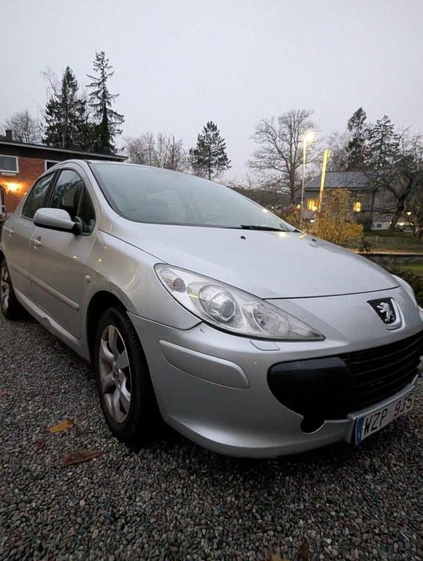 Grå Begagnad 2006 Peugeot 307 Halvkombi | 23 000 kr (Marknadspris) - Bild 1/4