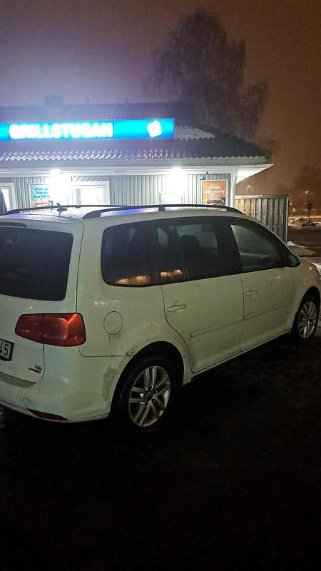 Begagnad VW Touran 150 HK (110 kW) 2012 Minibuss