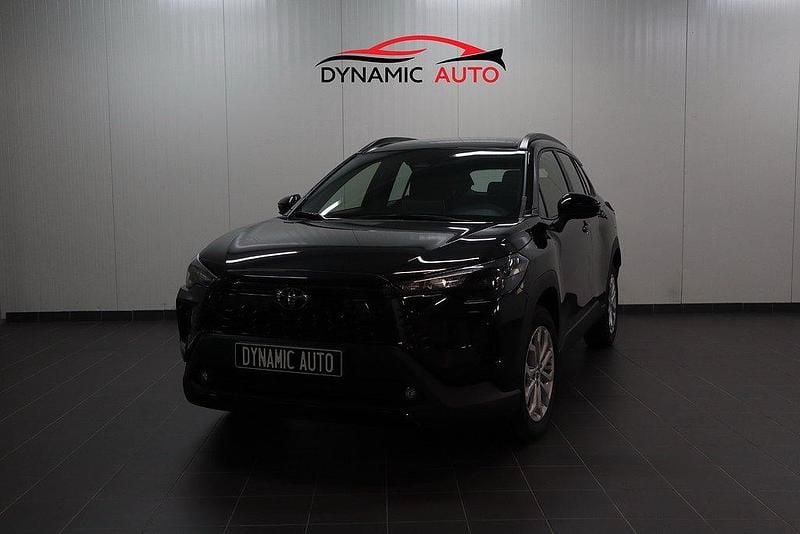 Svart Ny 2025 Toyota Corolla Cross SUV | 329 900 kr (Superpris) - Bild 1/4