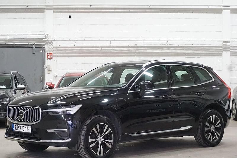 Svart Begagnad 2022 Volvo XC60 Momentum SUV | 372 900 kr (Superpris) - Bild 1/4
