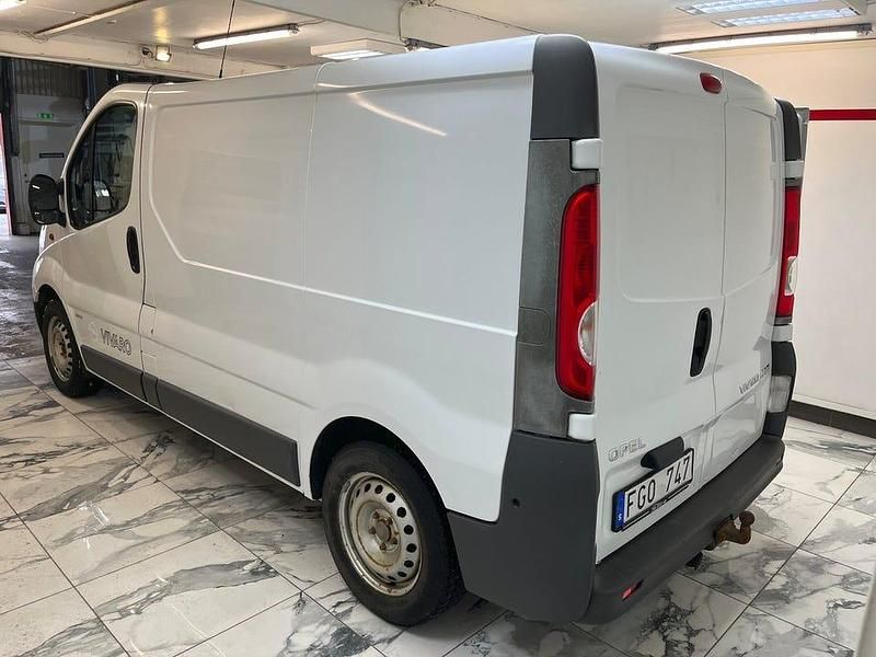 Begagnad Opel Vivaro 114 HK (83 kW) 2012 Vit Minibuss